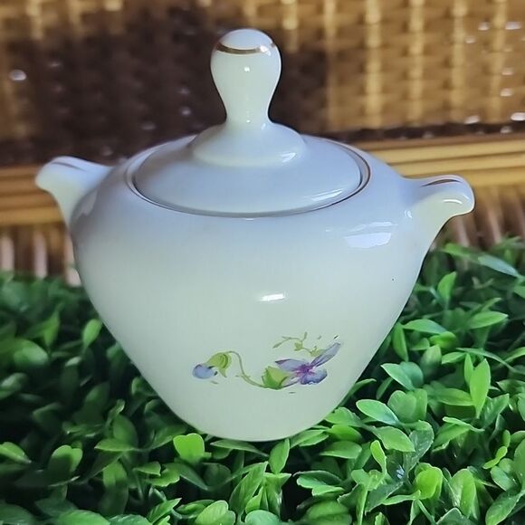 Vintage Small Sugar Bowl with Violets & Gold Tone Accents made In Japan Coquette - Picture 6 of 7